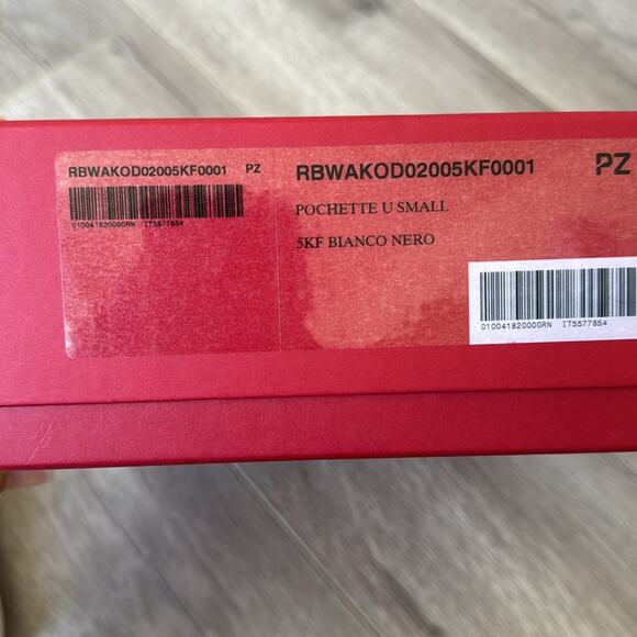 Roger Vivier Pouchette White Gold Clutch with Chain - Picture 9 of 11